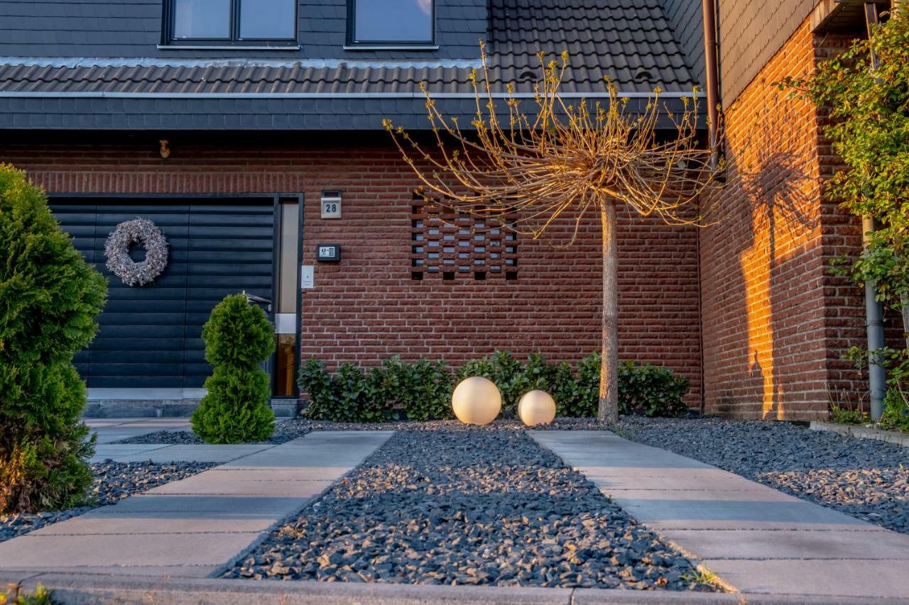 Helles Mit Eigenem Stellplatz Muelheim an der Ruhr